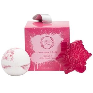 Fresh Line Promo Xmas '23 Strawberry & Milk Candy Box Χειροποίητο Σαπούνι100g & Χειροποίητη Αναβράζουσα Μπάλα 120g, 1σετ